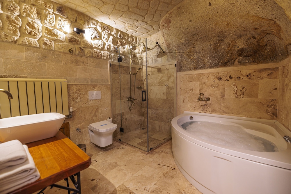 Canyon Cave Hotel 67/69