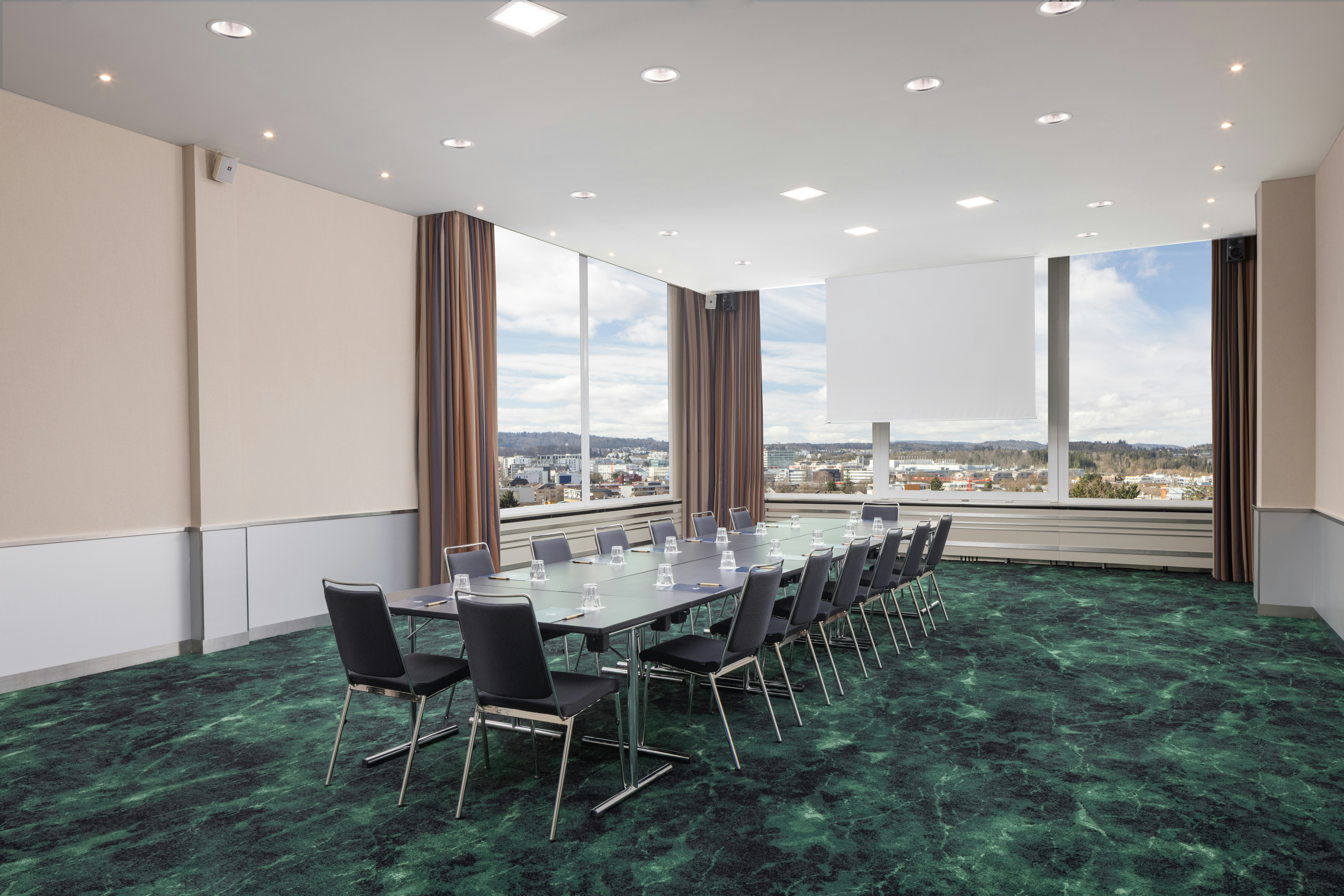 Hilton Zurich Airport 74/78