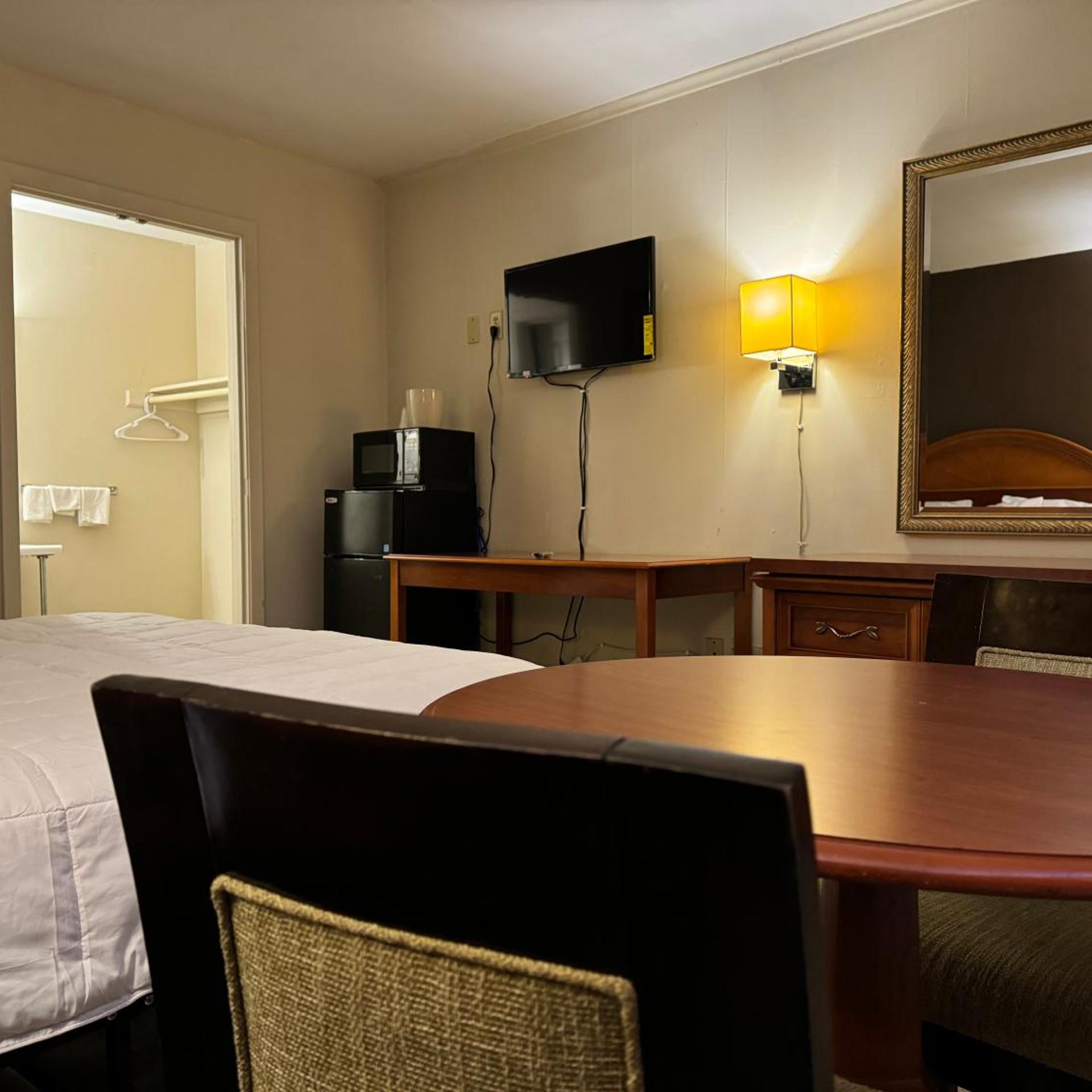 Country Club Inn &amp; Suites 32/51