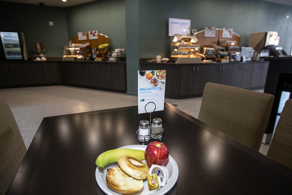 Holiday Inn Express St Louis Central West End 34/42