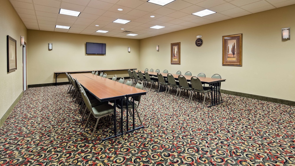 Best Western Plus Mid Nebraska Inn & Suites 39/41