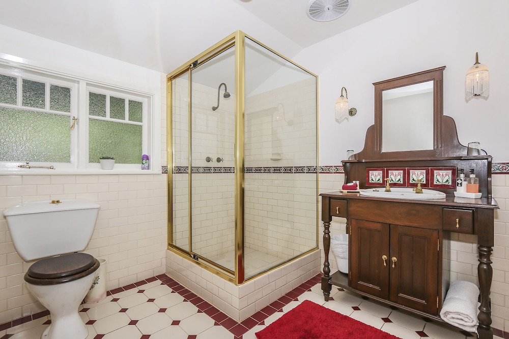 Rosebridge House Bed & Breakfast 48/50