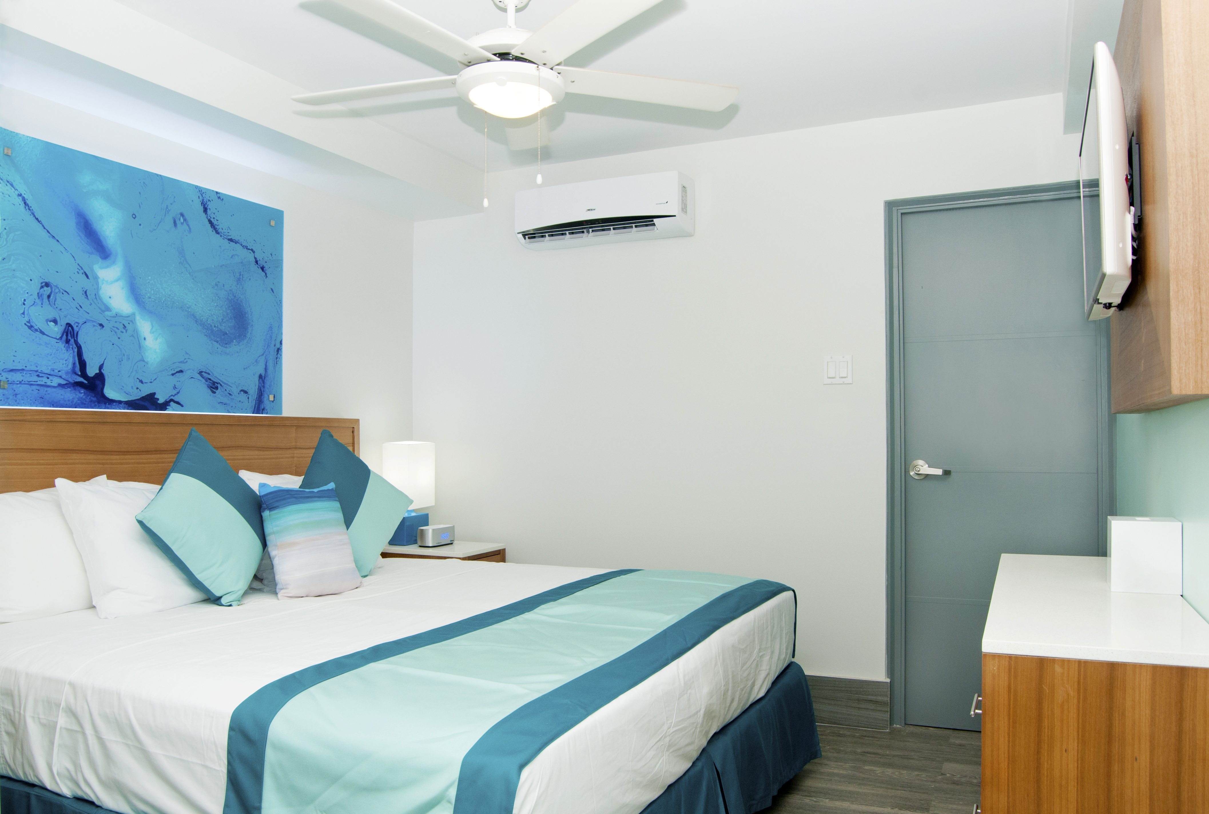 جناح جونيور بإطلالة على البحر