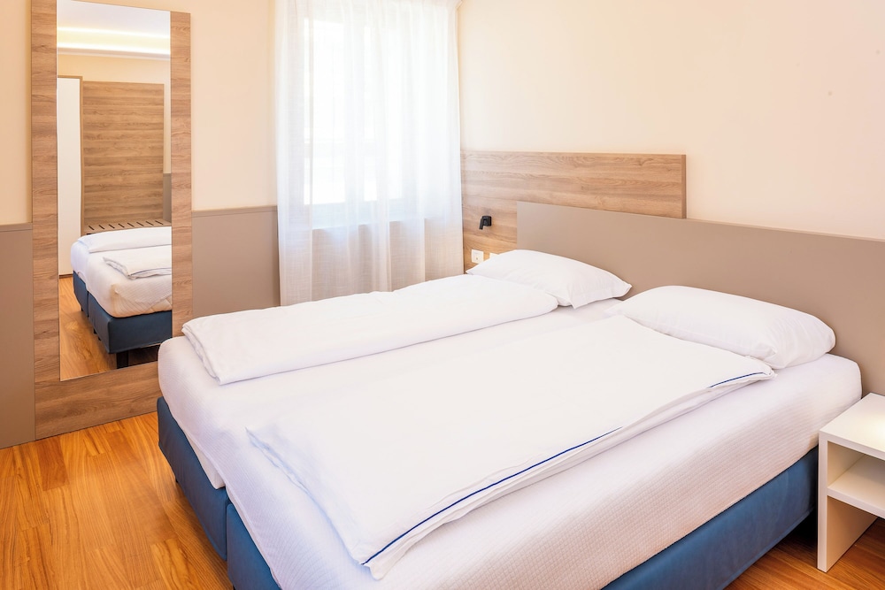 1 BEDROOM, DELUXE, APARTMENT