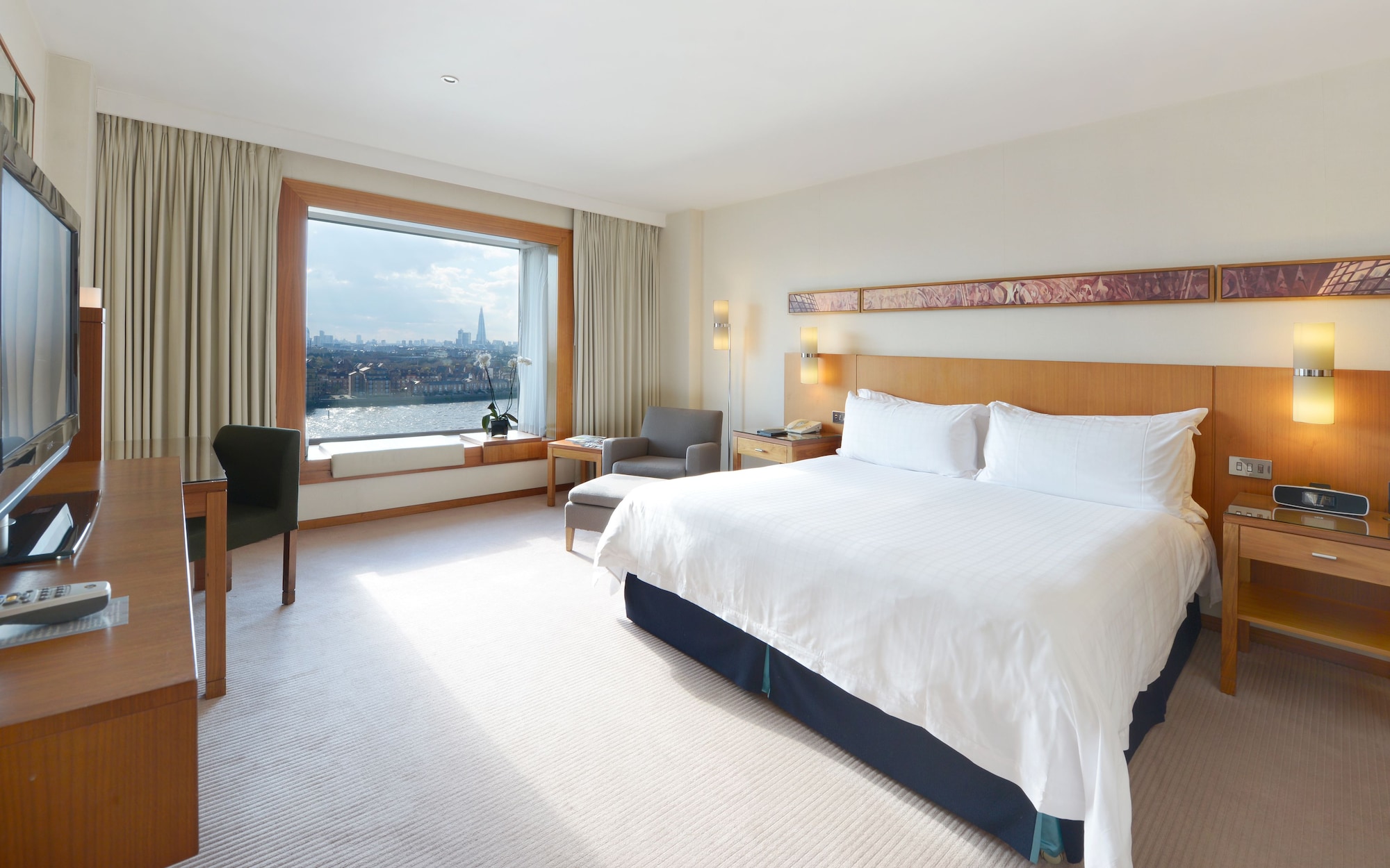 EXECUTIVE, SUITE