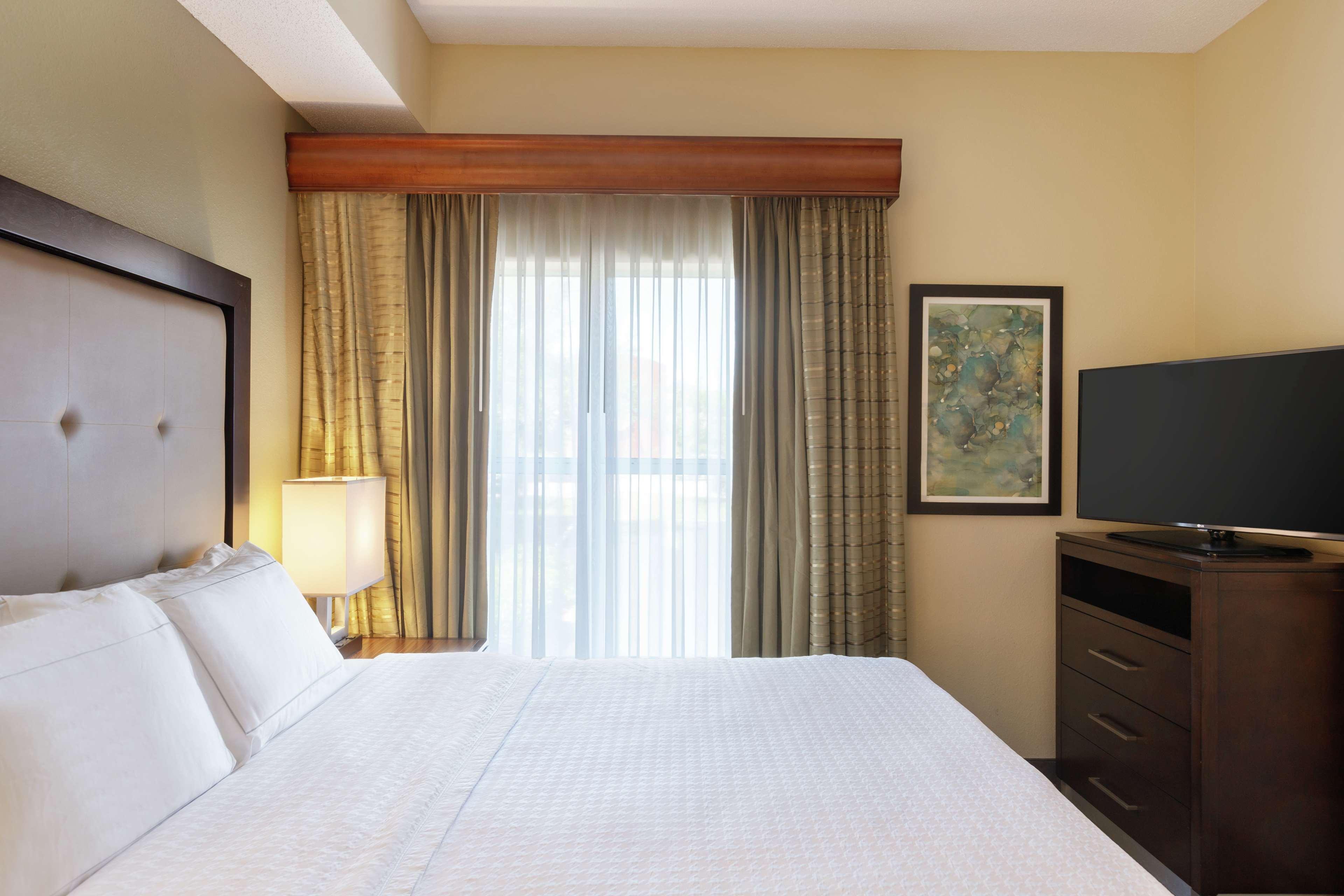 2 BEDROOMS, SUITE, KING BED, 2 BATHROOMS