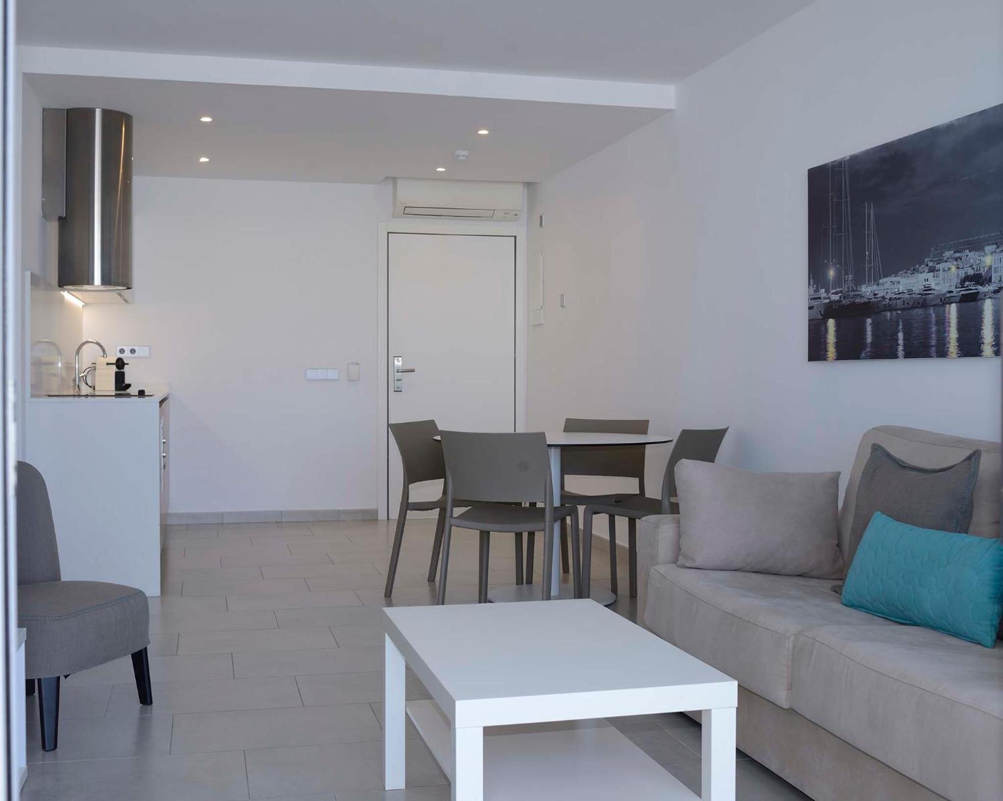 Apartamentos B-Llobet Sun & Confort 38/50