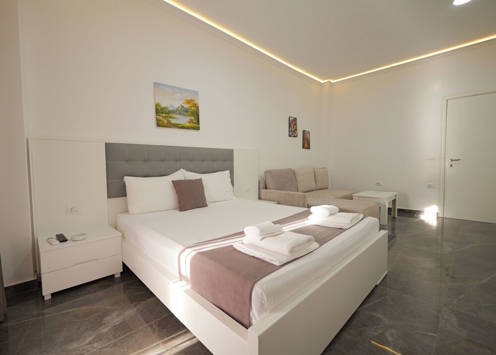 Suite, Sea View
