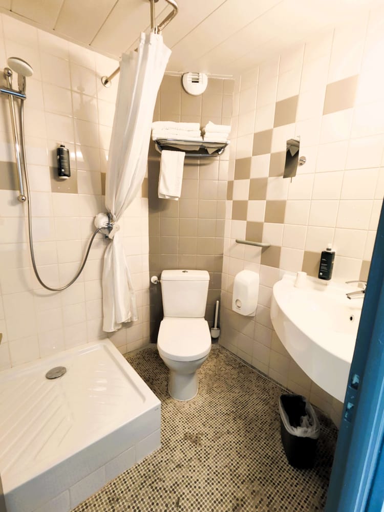 غرفة بسرير كوين وسرير فردي، Brit Hotel Suisse Et Bordeaux 6/10
