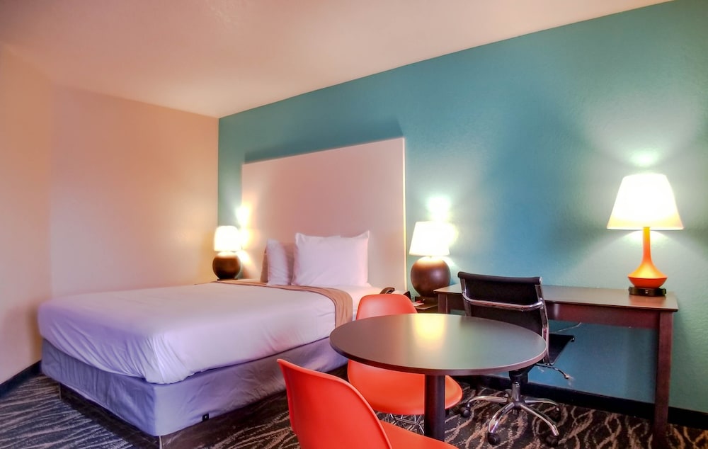 Howard Johnson by Wyndham Houston Hobby Airport 18/61