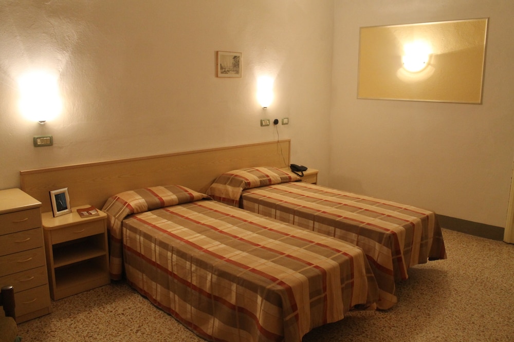 Croce Di Savoia Hotel 14/35
