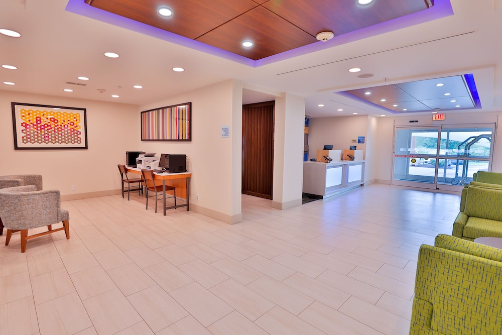 Holiday Inn Express Hotel Suites Dickson 10/38