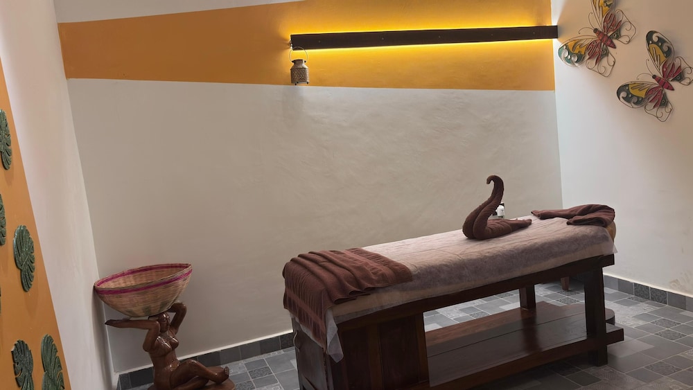 Tathastu Bandhavgarh 7/65