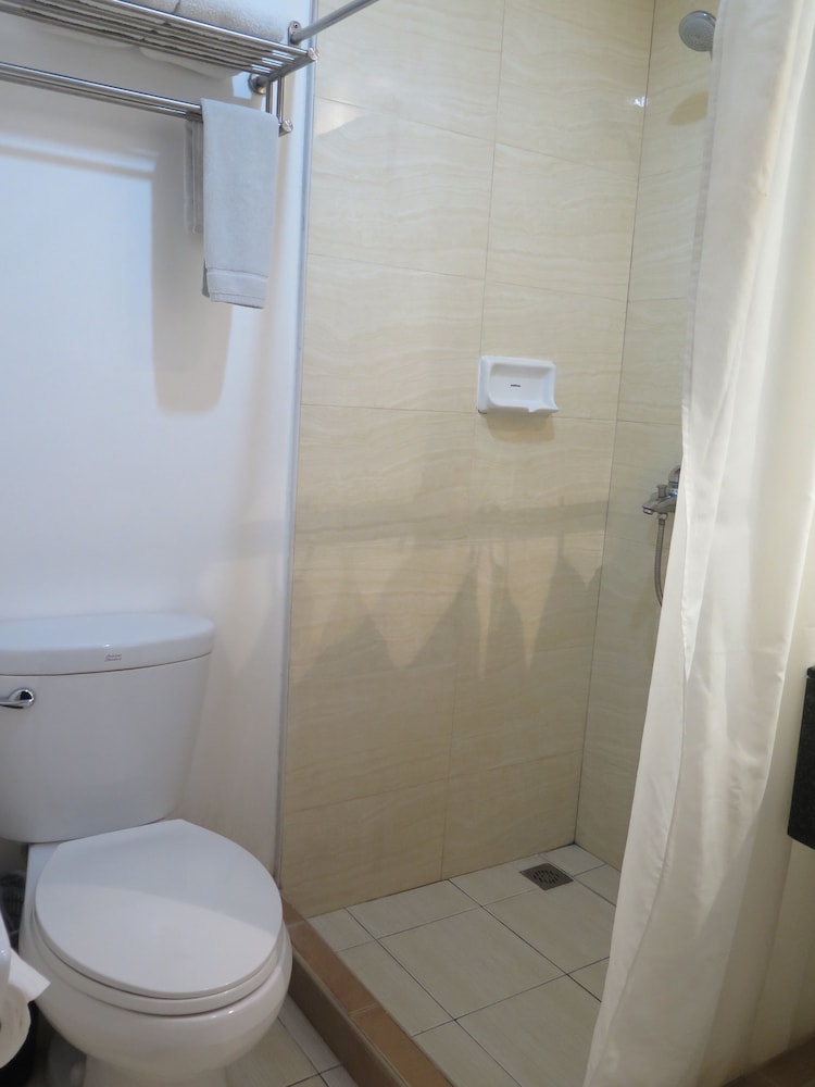 Circle Inn - Iloilo City Center 50/50