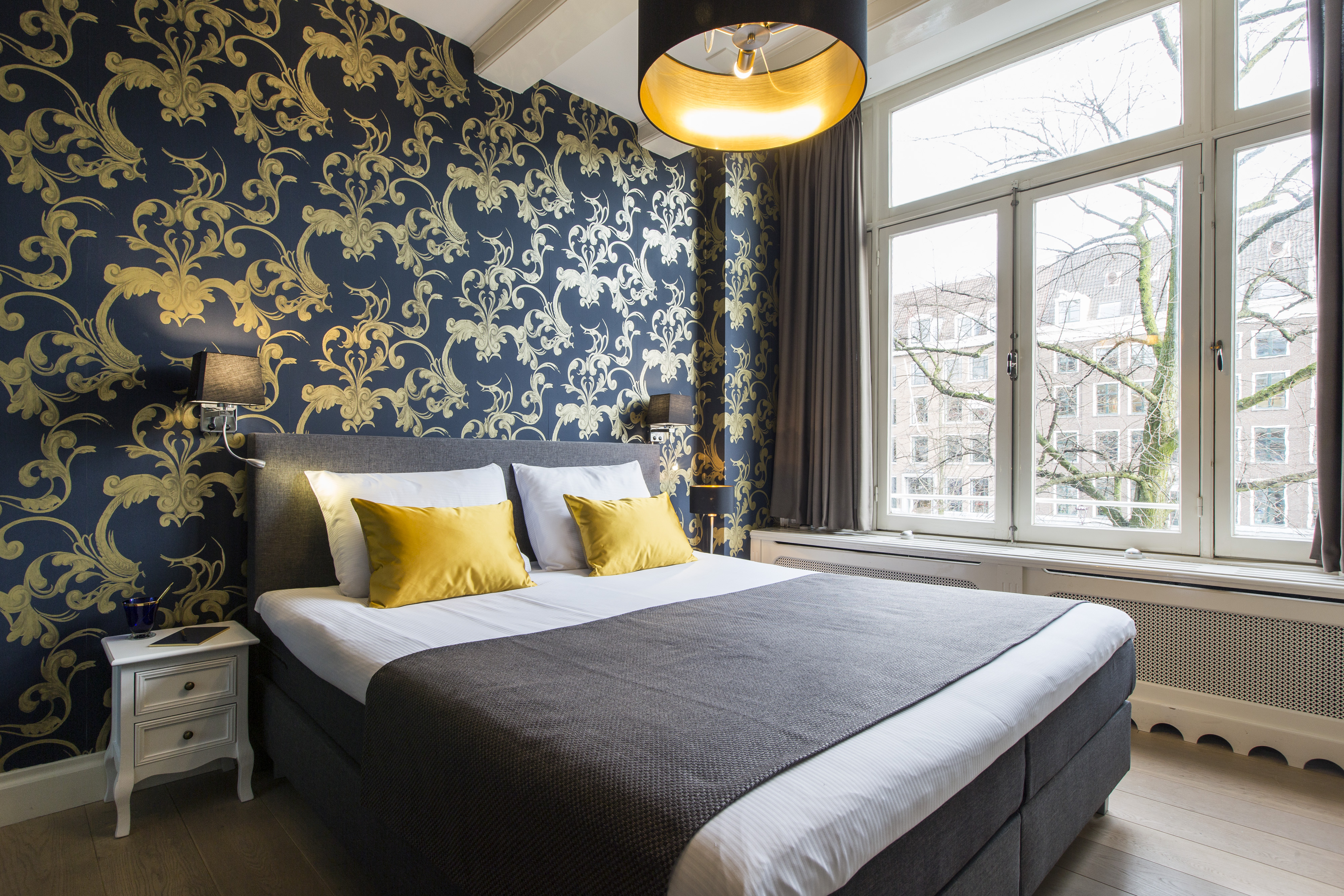 Deluxe, Canal View