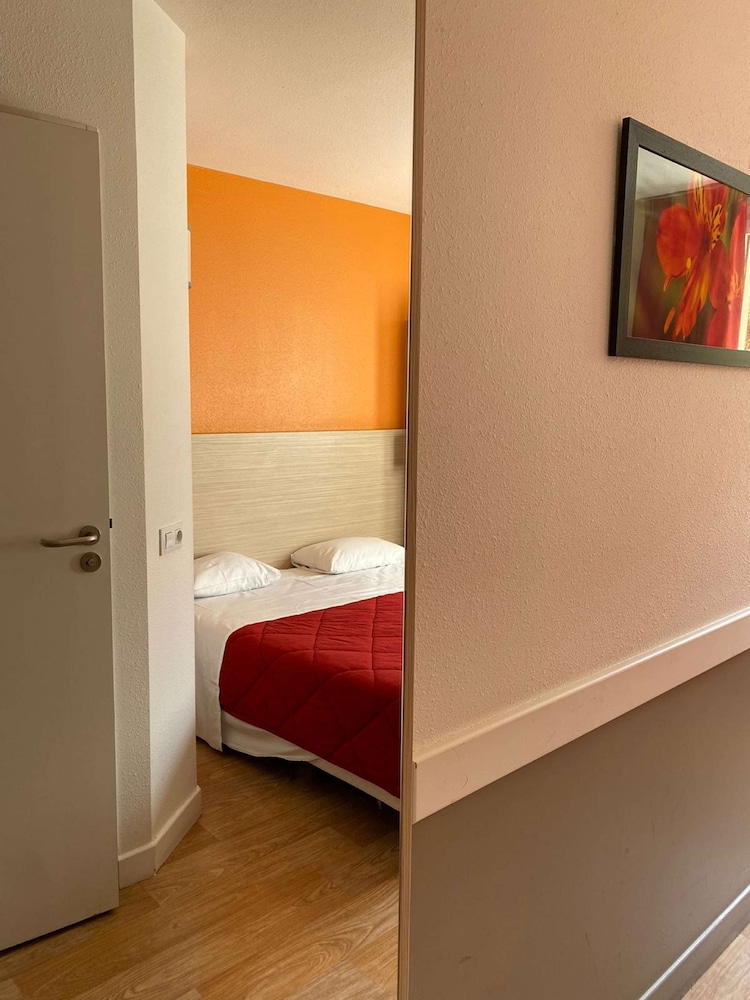 PREMIERE CLASSE HOTEL ROISSY - AEROPORT CDG - LE MESNIL AMELOT 22/61