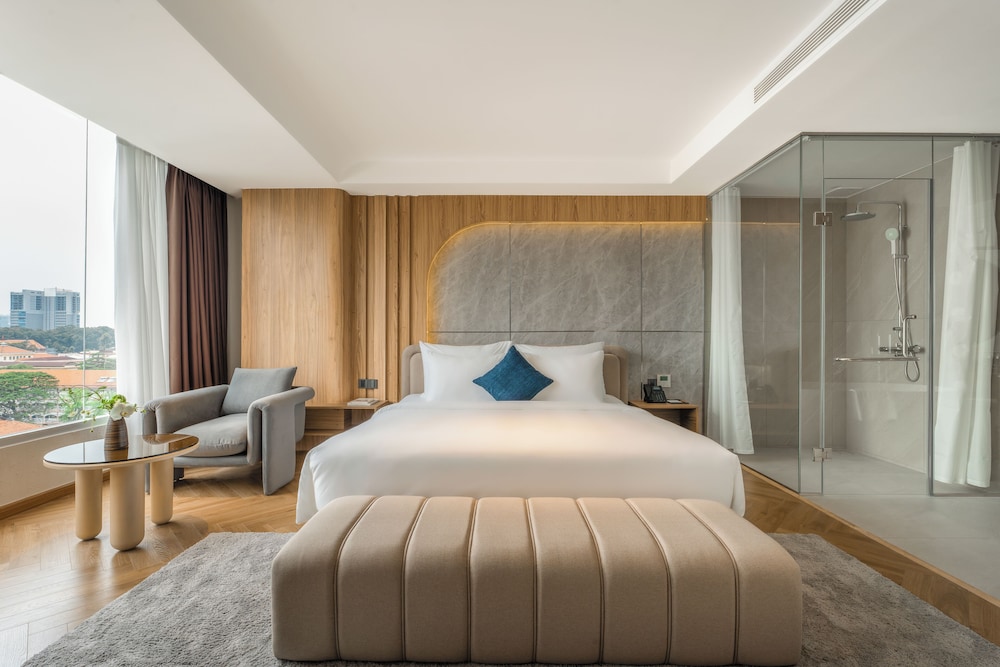 Signature, Kin, Suite, Queen Bed