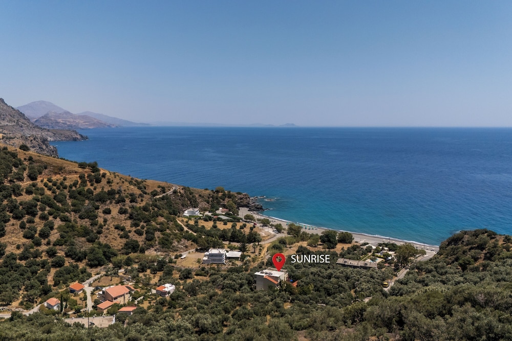 Sunrise Hotel and Apartments Rodakino 67/73