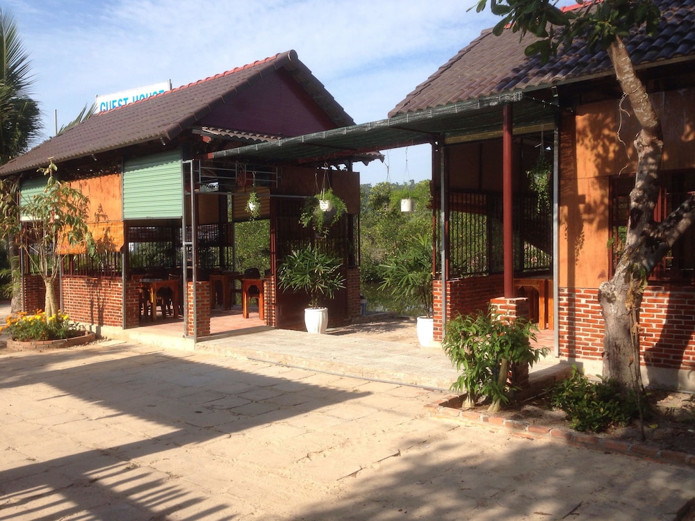 Thuy Van Bungalow 11/37