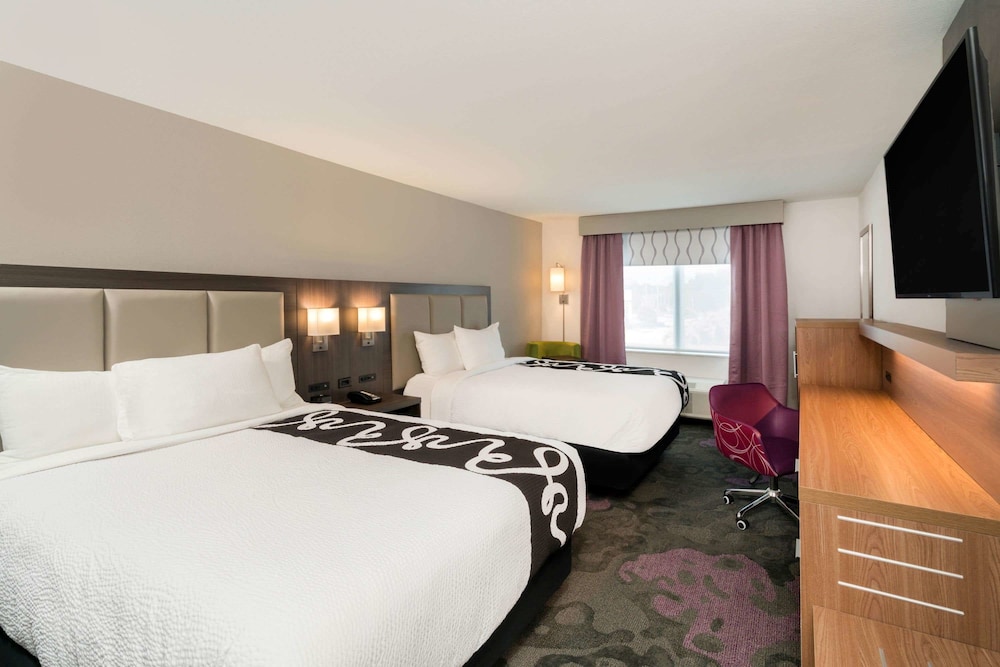 La Quinta Inn Suites By Wyndham Mobile 21/70