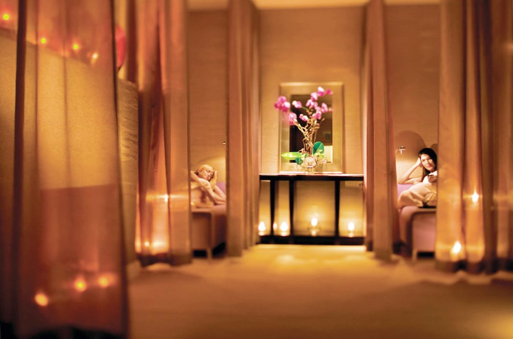 Four Seasons Hotel Miami 10/67