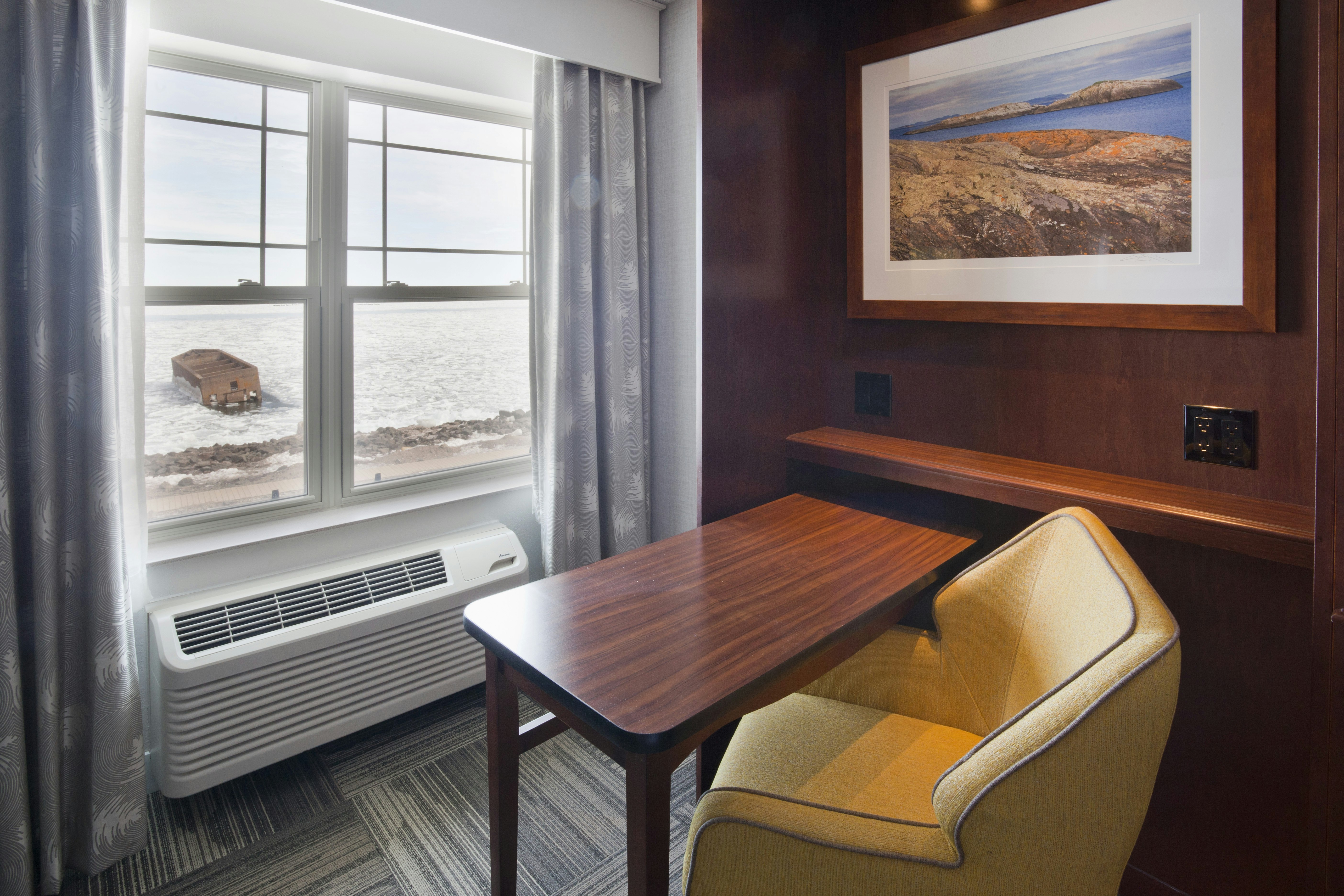 Hampton Inn Duluth Canal Park 55/77