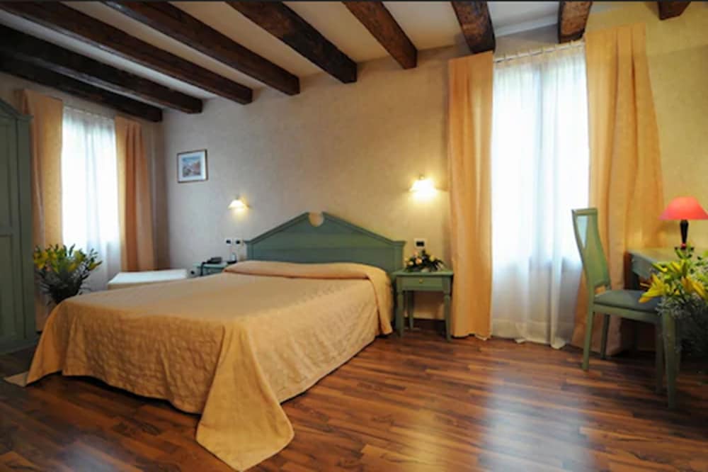 Tintoretto Hotel 35/79