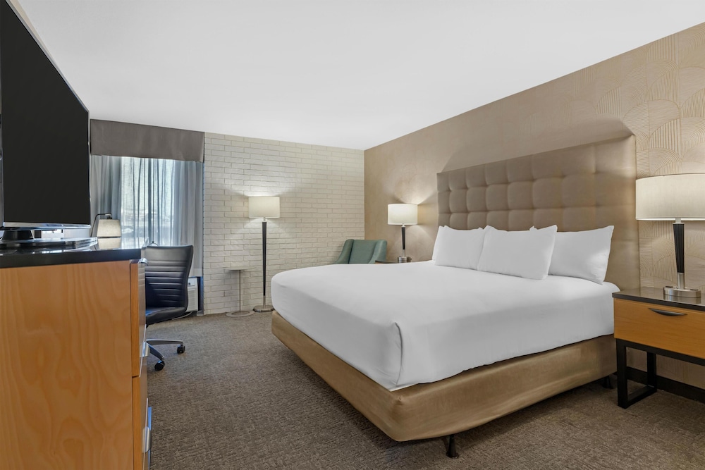 Drury Inn and Suites Joplin 16/50