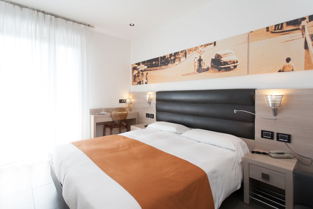 HOTEL ADLON 11/36
