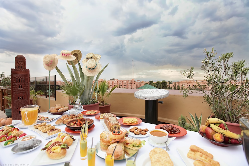 Amani Hotel Suites & Spa 75/85