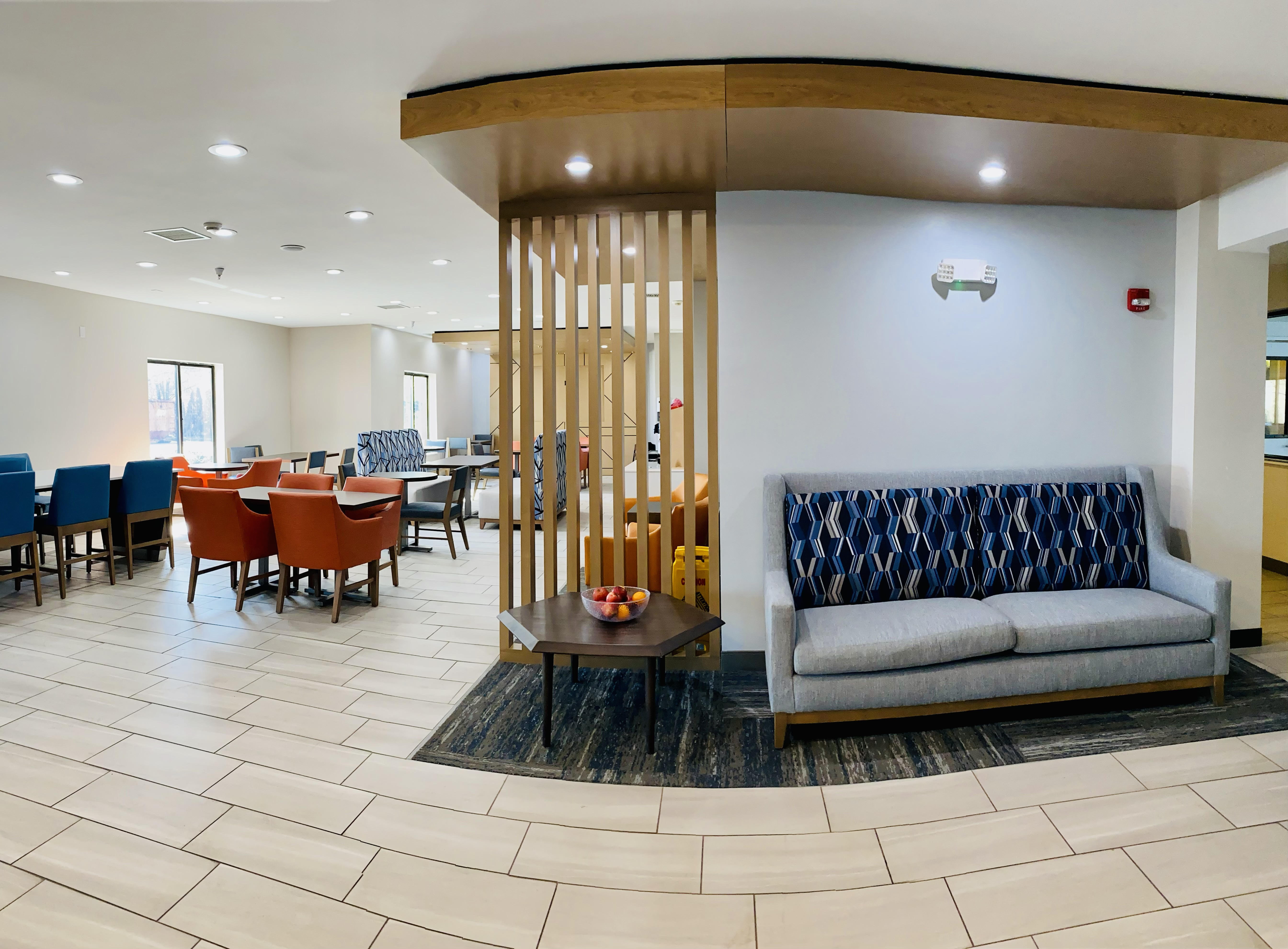 Holiday Inn Express Hotel Suites Plymouth 53/82