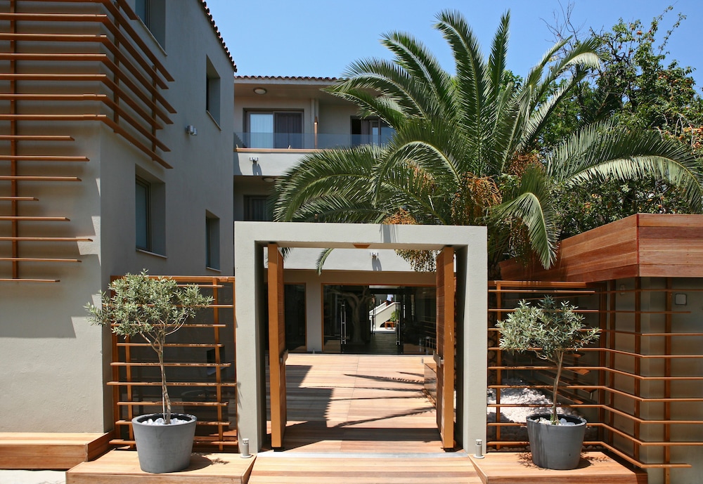 Bourtzi Boutique Hotel 60/64