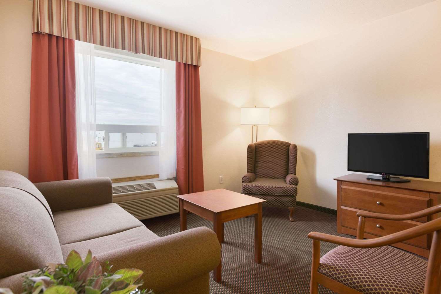 Super 8 By Wyndham Drayton Valley 16/26