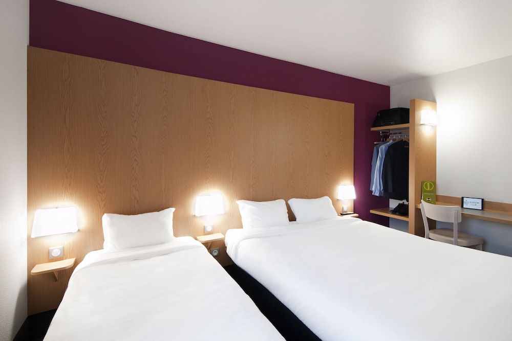 Room, Triple, 1 Double and 1 Single Bed
