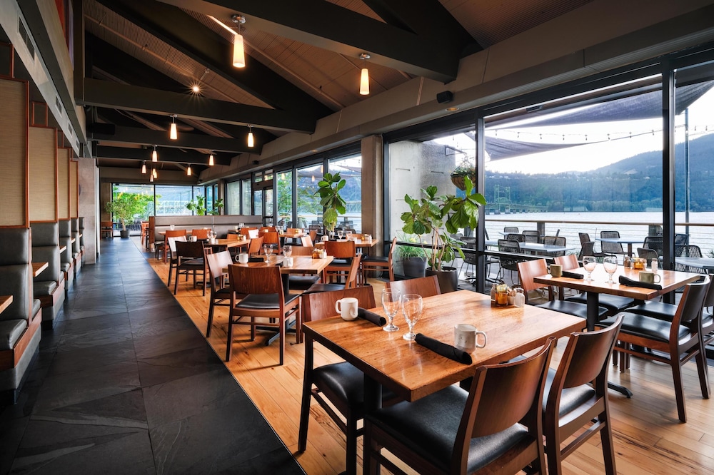Best Western Plus Hood River Inn 64/80