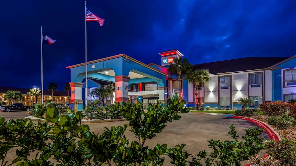SURESTAY PLUS HOTEL BY BEST WESTERN ALVIN 5/36