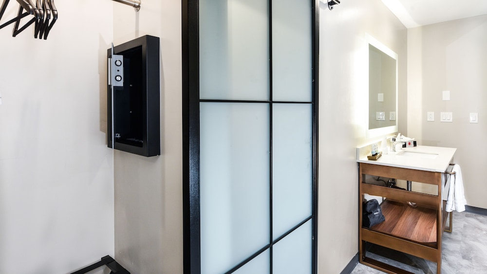 Hollywood Inn Suites Hotel 13/54
