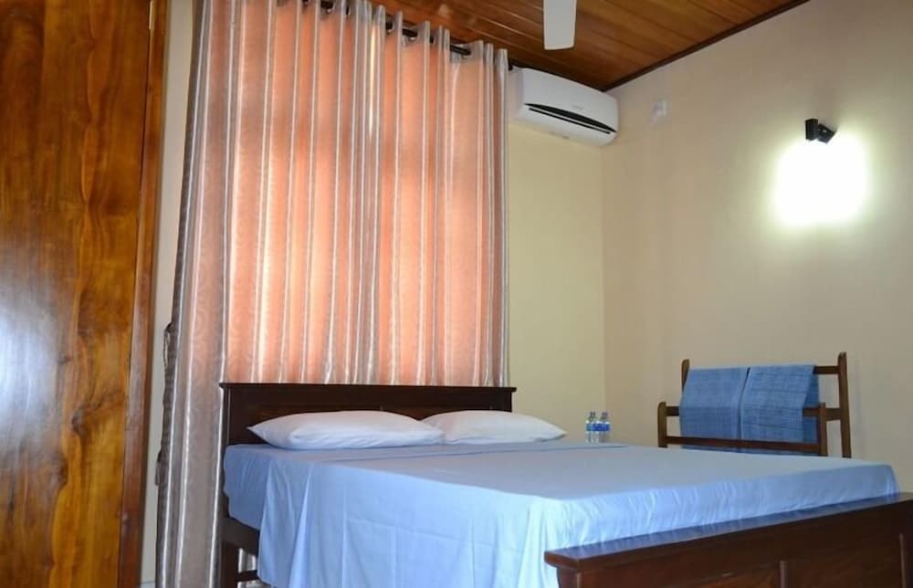 Sugandi Inn 9/40