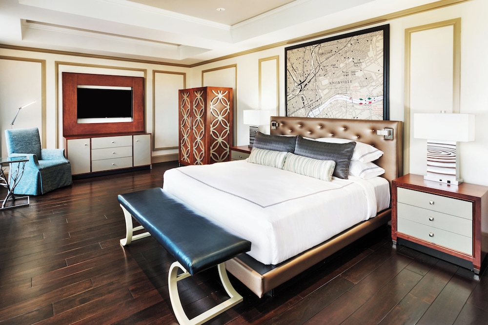 GOVERNOR, SUITE, KING BED