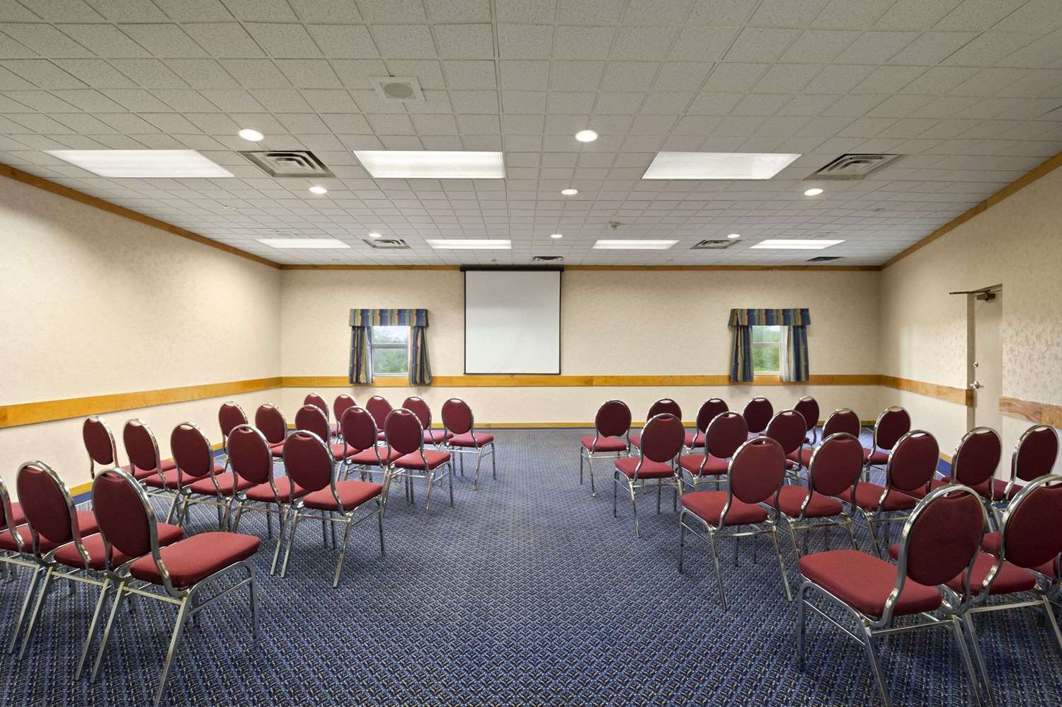 Ramada By Wyndham Trenton 19/23