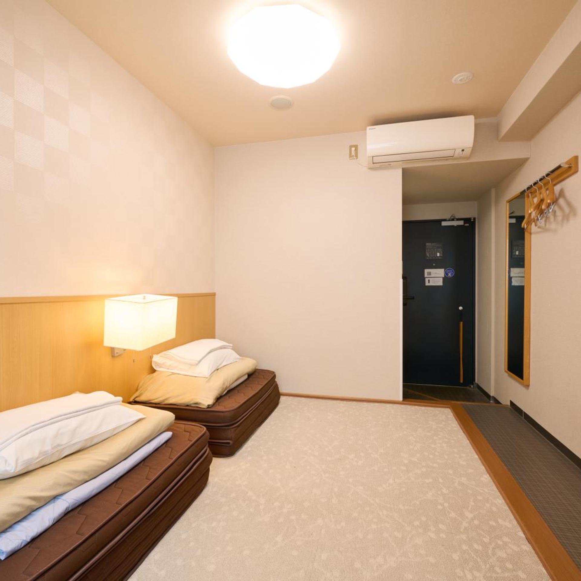 Japanese, Twin Beds