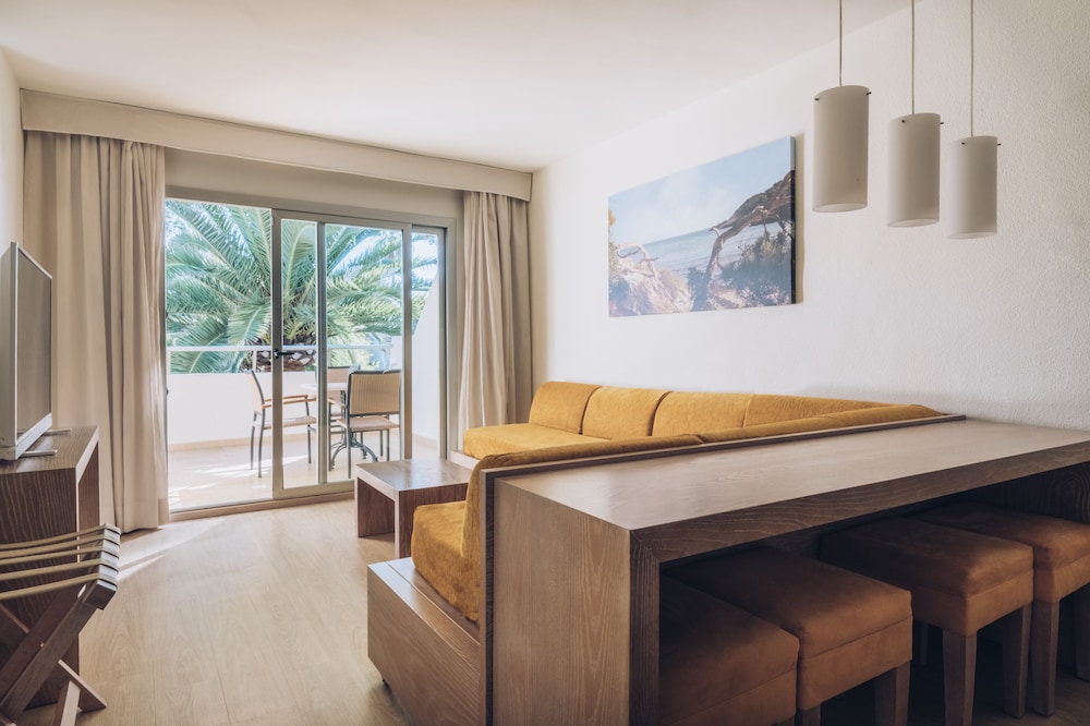 Iberostar Waves Pinos Park 2/50