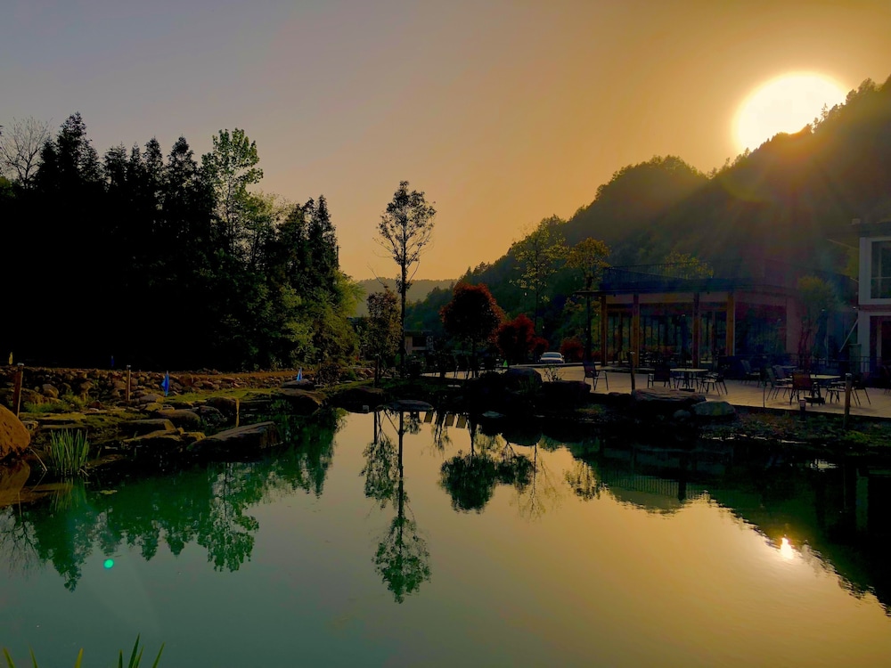 Homeward Mountain Hotel 44/49