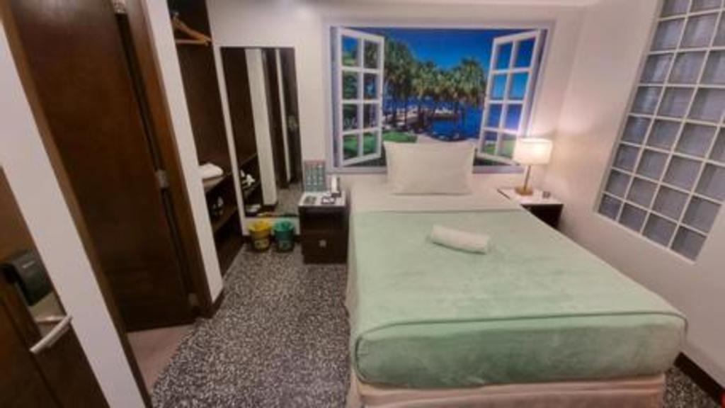One Cristina Suites 32/49