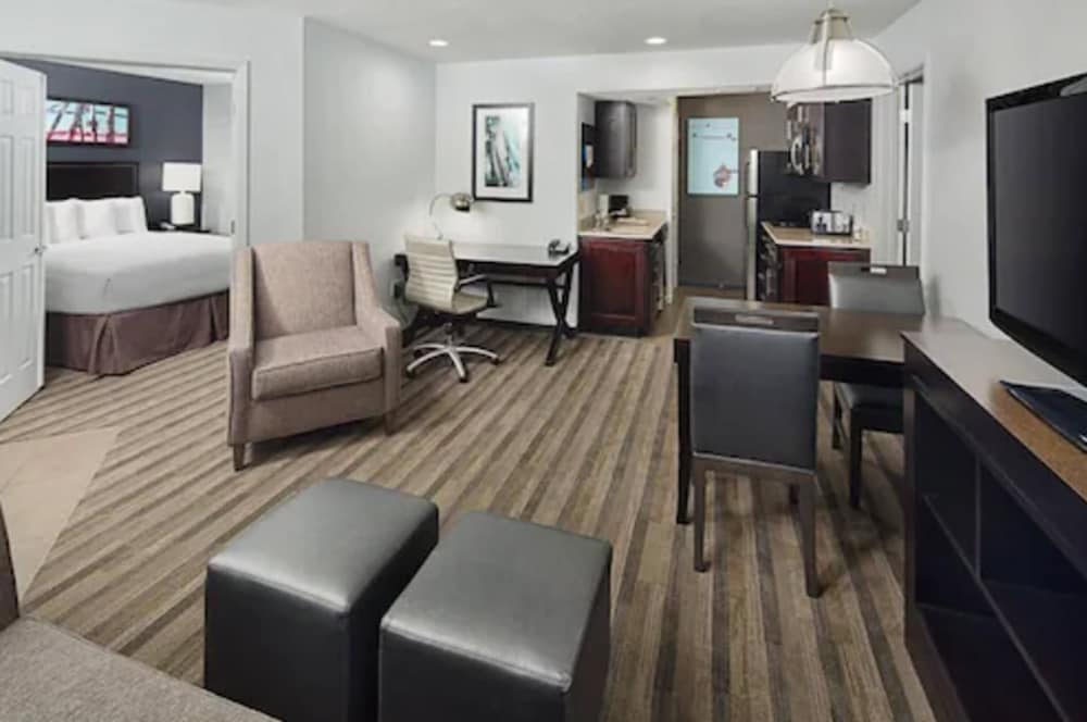 Hyatt House Los Angeles/Lax/Manhattan Beach 19/30