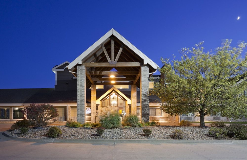 AmericInn by Wyndham Osceola 5/33
