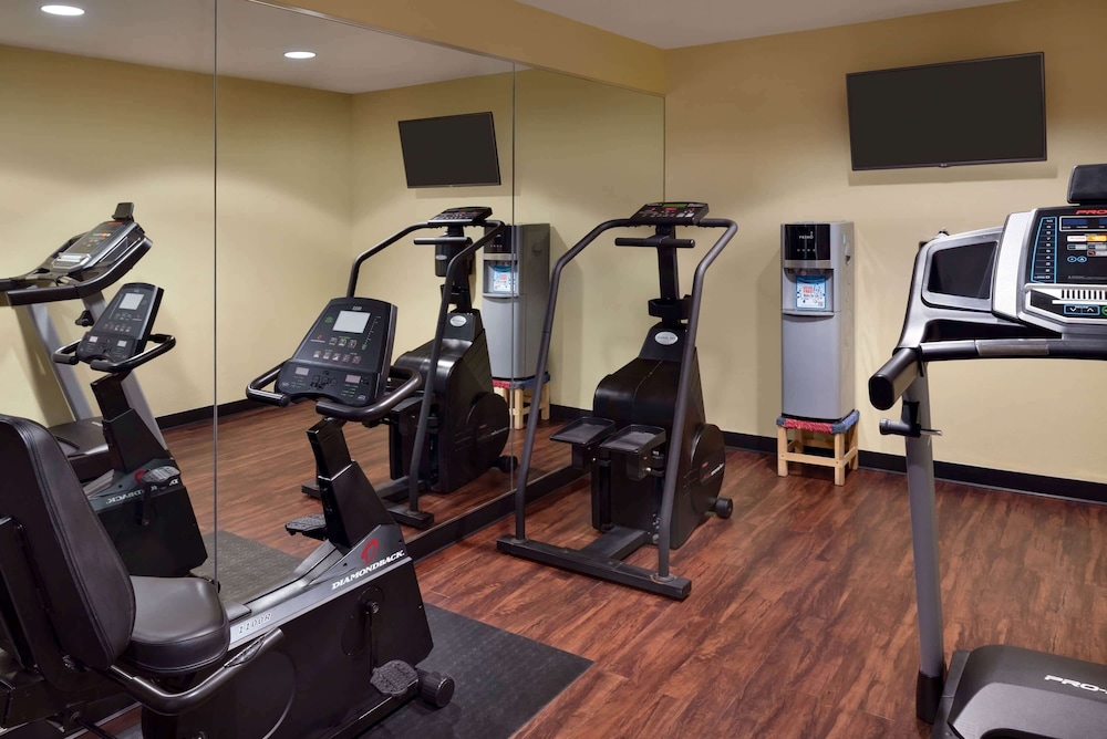 Hawthorn Extended Stay by Wyndham Oak Creek 10/20