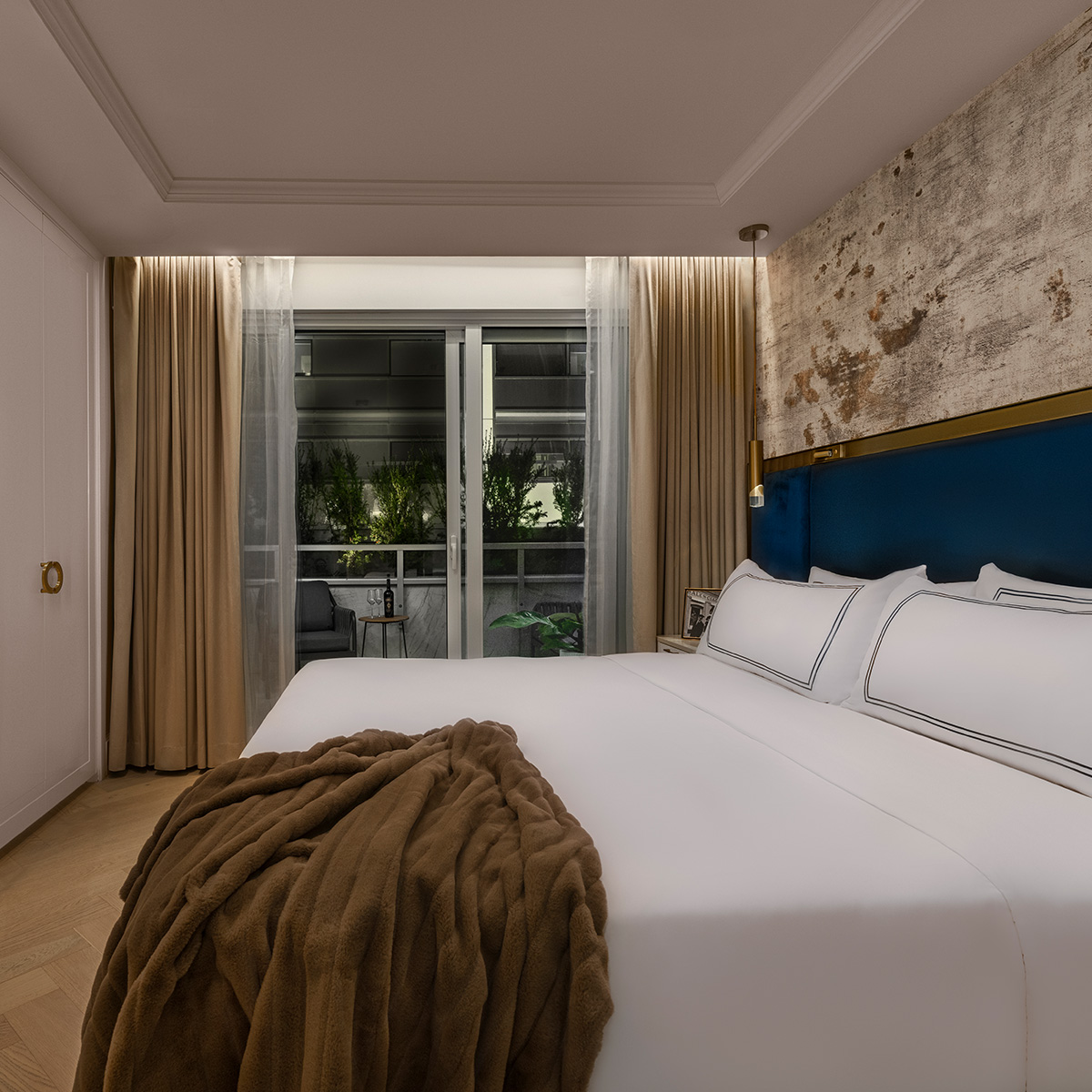 Skyline, Sapphire, King Bed