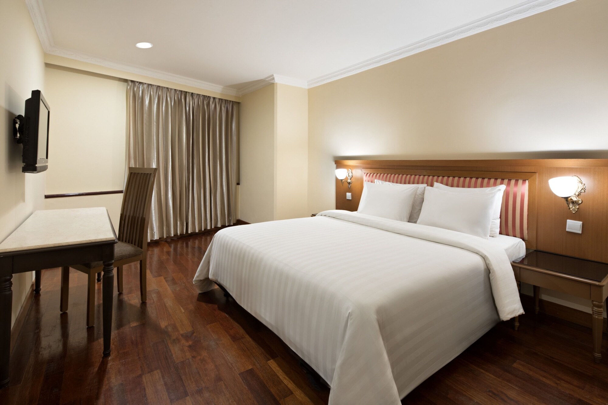 CLUB, DOUBLE OR TWIN BED