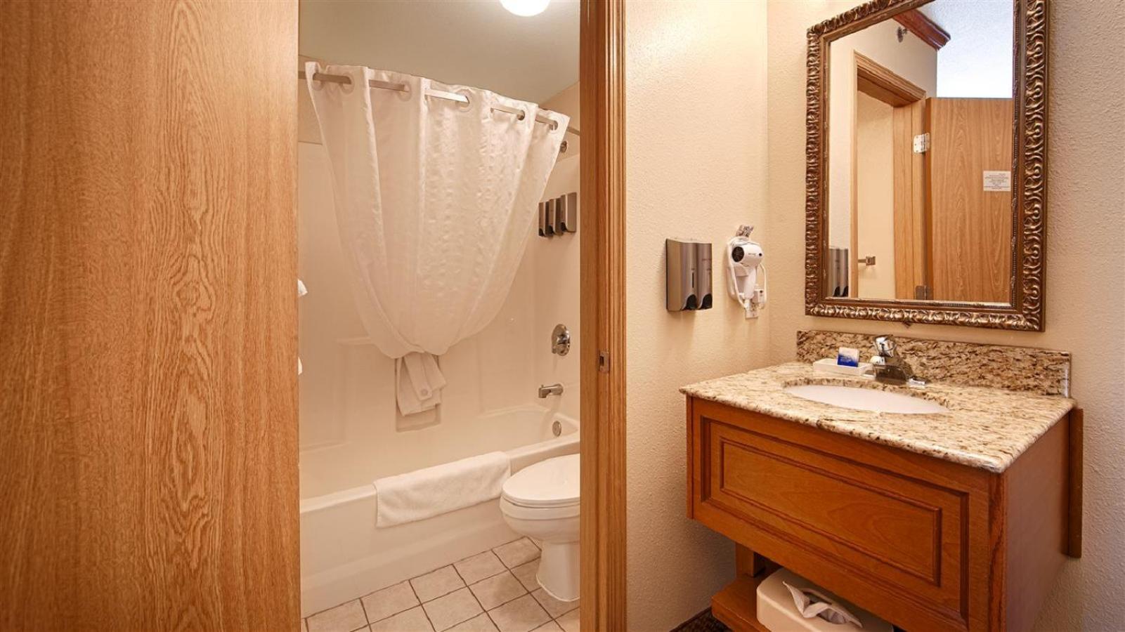 Room, Queen Bed, Bay View، Edgewater Hotel Seward 5/8